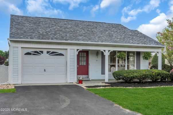 Attached, Exterior, Facade, Cape Cod