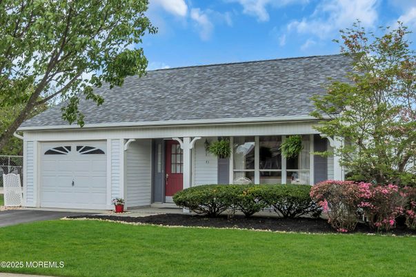 Attached, Exterior, Facade, Cape Cod