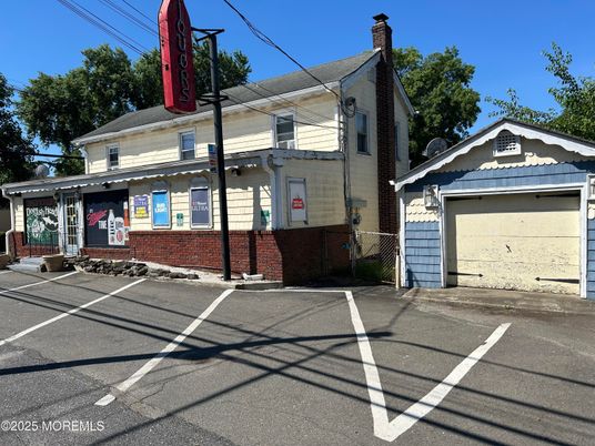 Exterior, Facade, Brick Facade, Queen Anne Victorian
