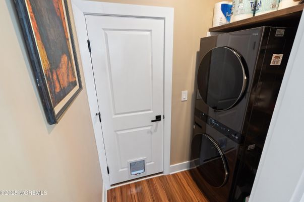 Interior, Utility Closets, Washer, Wood Texture Flooring