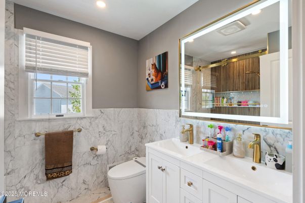 Bathroom, Interior, Marble, Marble Walls, Recessed Lighting