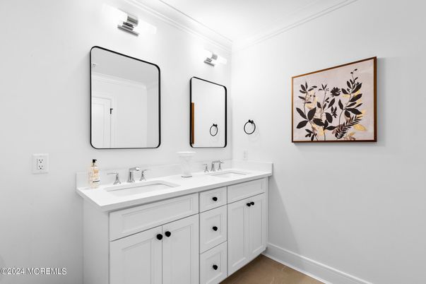 Bathroom, Dual Sink Vanities, Interior