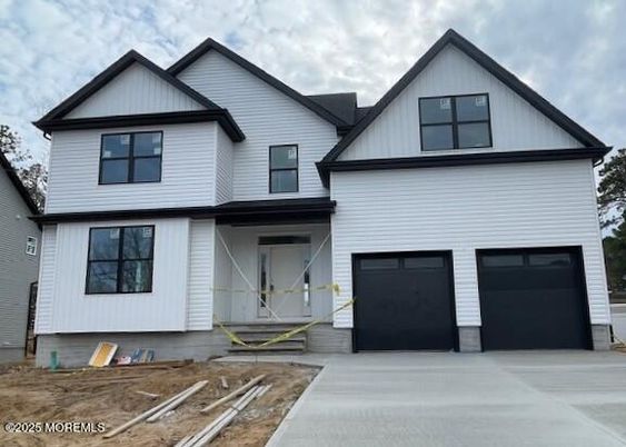 Attached, Exterior, Facade, Farmhouse