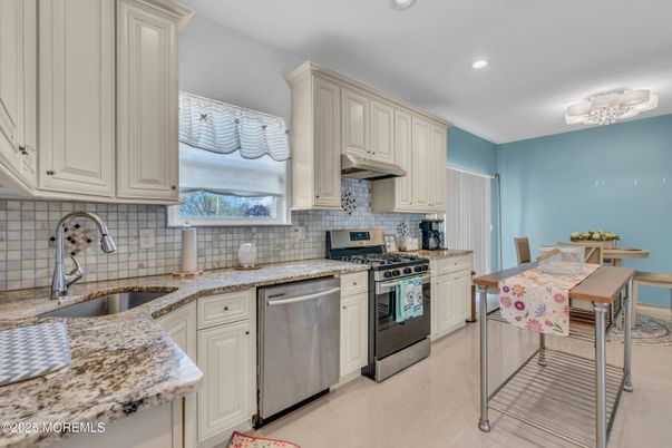 Dining room, Interior, Kitchen, Recessed Lighting, Stainless Steel Appliances