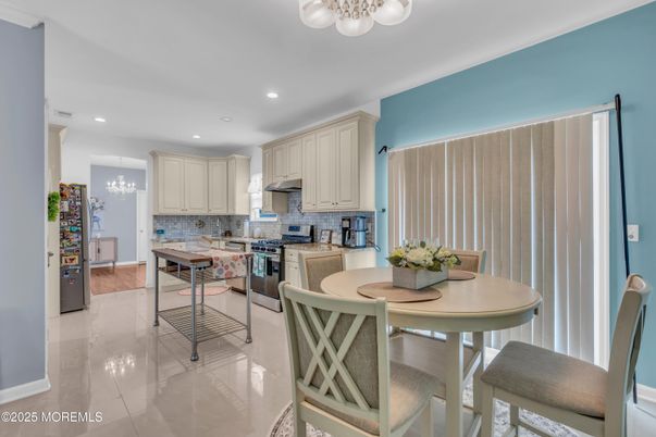 Chandelier, Dining room, Interior, Kitchen, Recessed Lighting, Stainless Steel Appliances