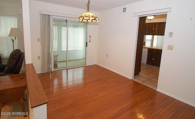 Empty room, Interior, Pendant Lights, Wood Texture Flooring