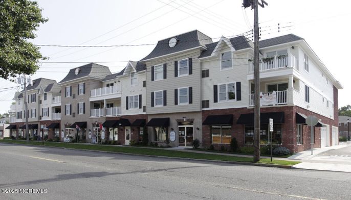 Attached, Exterior, Facade, Brick Facade, Rowhouse