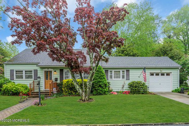 Attached, Exterior, Facade, Cape Cod
