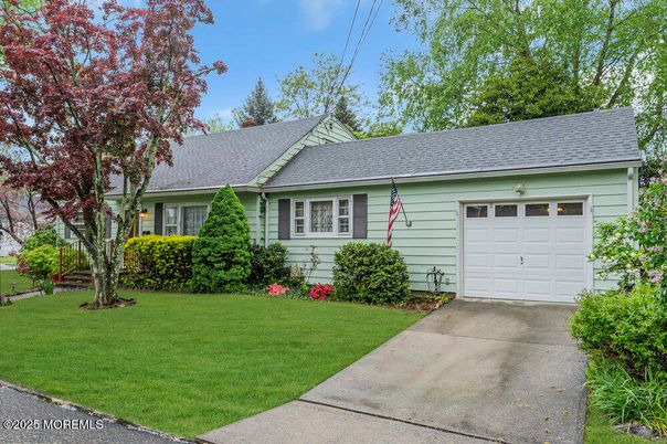 Attached, Exterior, Facade, Cape Cod