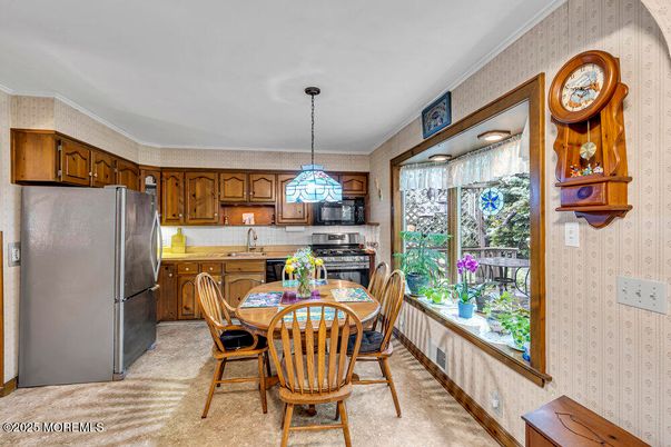 Dining room, Interior, Kitchen, Pendant Lights, Stainless Steel Appliances