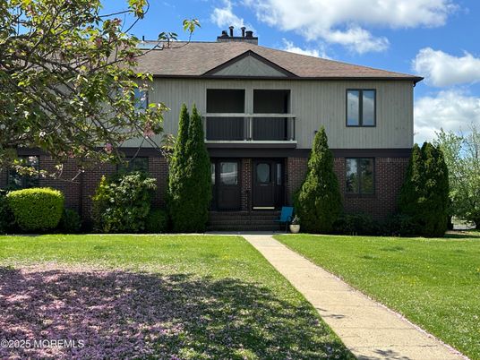 Exterior, Facade, Brick Facade, Raised Ranch