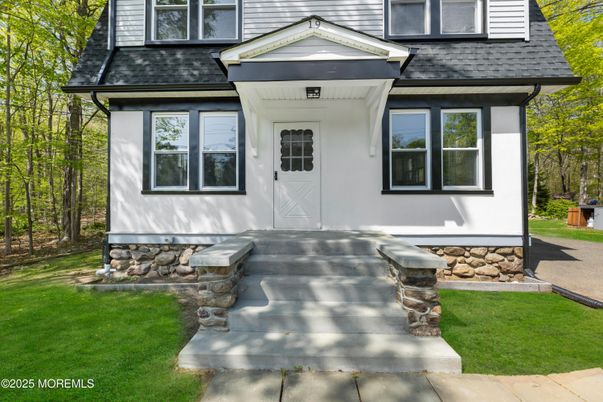 Exterior, Facade, Cape Cod
