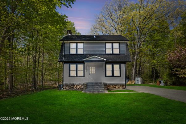 Backyard, Exterior, Facade, Split Level