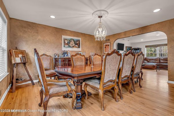 Chandelier, Dining room, Interior, Recessed Lighting, Wood Texture Flooring