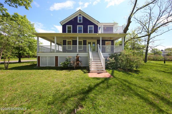 Backyard, Exterior, Facade, Queen Anne Victorian