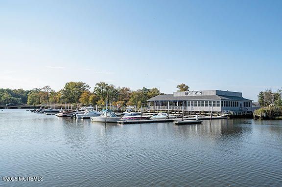 Exterior, Lake