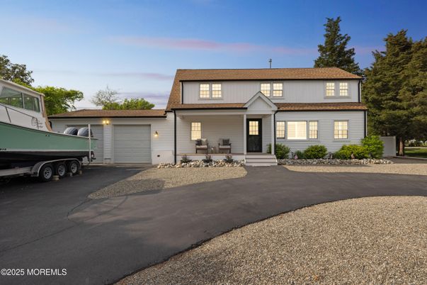 Attached, Exterior, Facade, Farmhouse