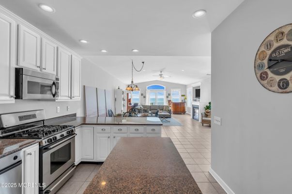 Chandelier, Dining room, Interior, Kitchen, Living room, Pendant Lights, Recessed Lighting, Stainless Steel Appliances