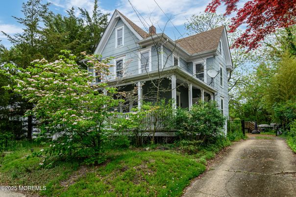 Exterior, Facade, Queen Anne Victorian