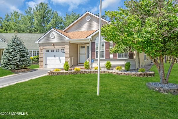 Attached, Exterior, Facade, Ranch