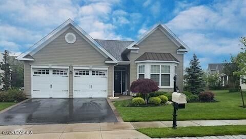 Attached, Exterior, Facade, American Craftsman