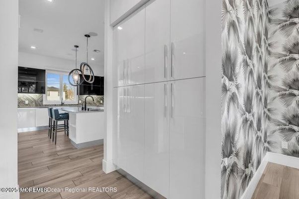 Dining room, Interior, Kitchen, Pendant Lights, Recessed Lighting, Wood Texture Flooring