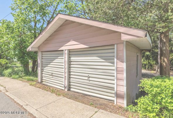 Detached Garage, Exterior