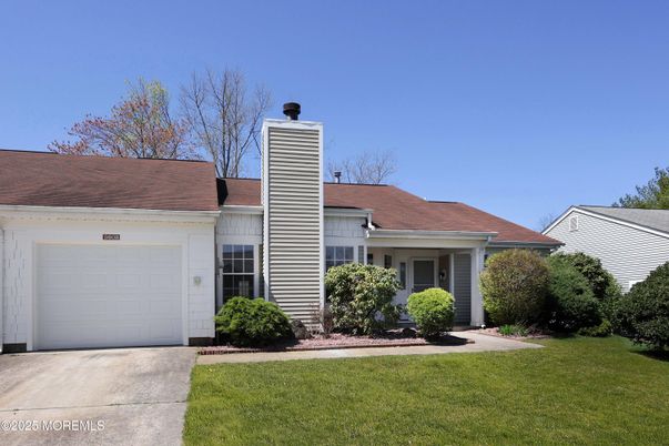 Attached, Exterior, Facade, Ranch