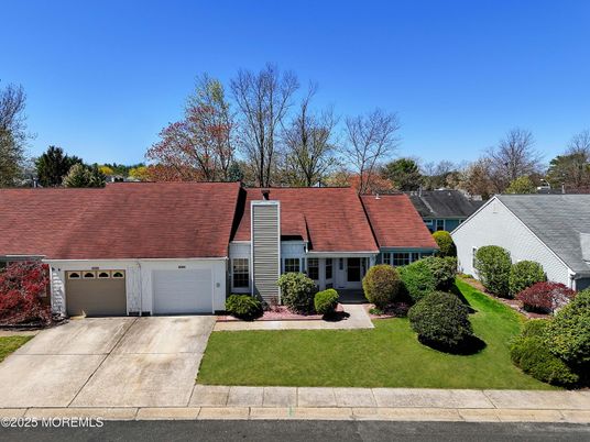 Attached, Exterior, Facade, Ranch