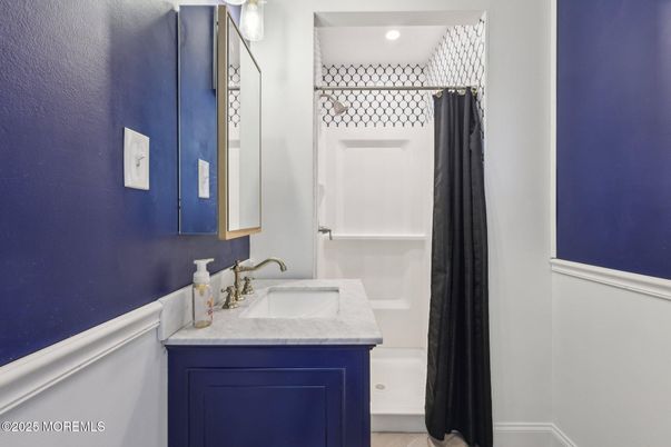 Bathroom, Interior, Recessed Lighting