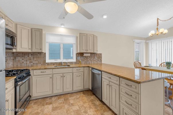 Chandelier, Interior, Kitchen, Recessed Lighting, Stainless Steel Appliances