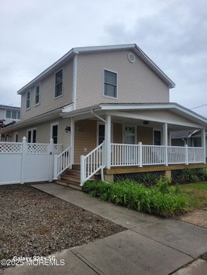 Exterior, Facade, American Craftsman