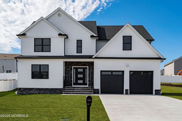 Attached, Exterior, Facade, Farmhouse