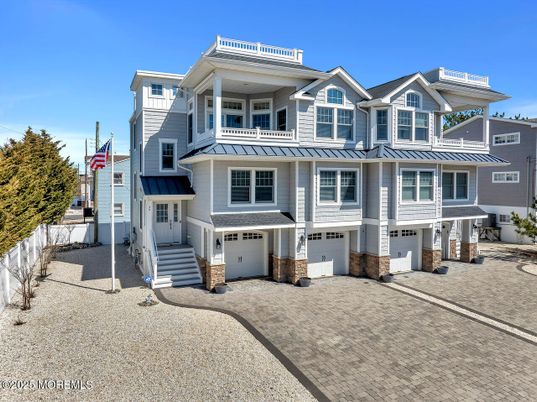 Attached, Exterior, Facade, Rowhouse