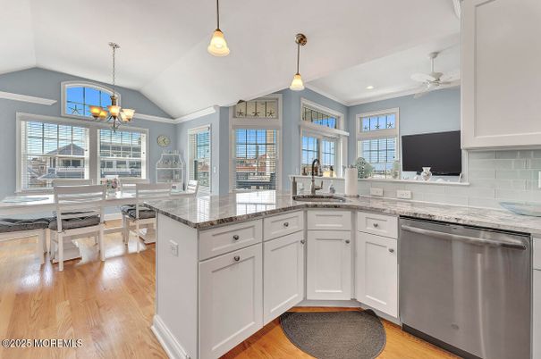 Chandelier, Dining room, Interior, Kitchen, Pendant Lights, Recessed Lighting, Wood Texture Flooring