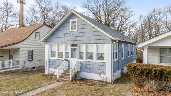 Exterior, Facade, Ranch