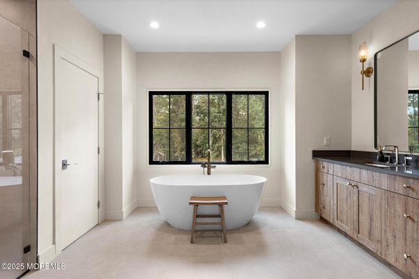 Bathroom, Dual Sink Vanities, Free Standing Baths, Interior, Recessed Lighting