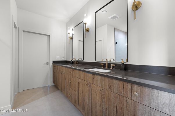 Bathroom, Dual Sink Vanities, Interior