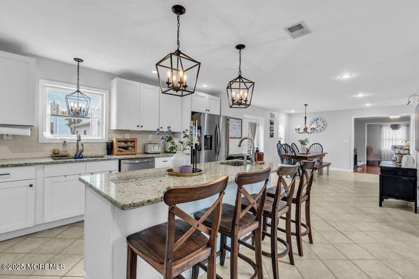 Chandelier, Dining room, Interior, Kitchen, Pendant Lights, Recessed Lighting, Stainless Steel Appliances