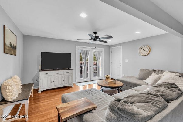 Interior, Living room, Recessed Lighting, Wood Texture Flooring