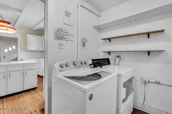 Interior, Utility Closets, Washer, Wood Texture Flooring