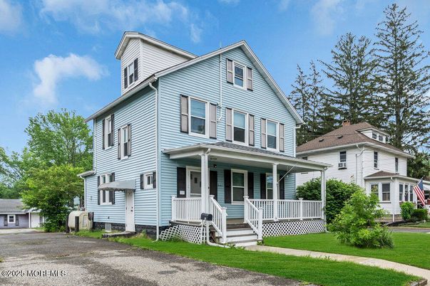 Exterior, Facade, Queen Anne Victorian