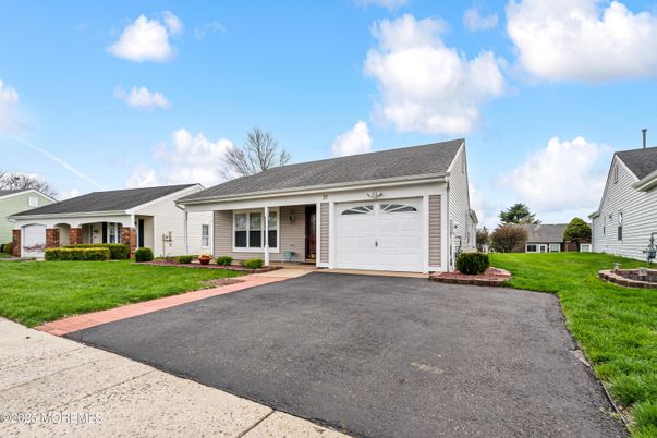 Attached, Exterior, Facade, Ranch
