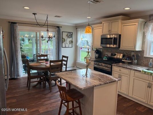 Chandelier, Dining room, Interior, Kitchen, Pendant Lights, Recessed Lighting, Wood Texture Flooring