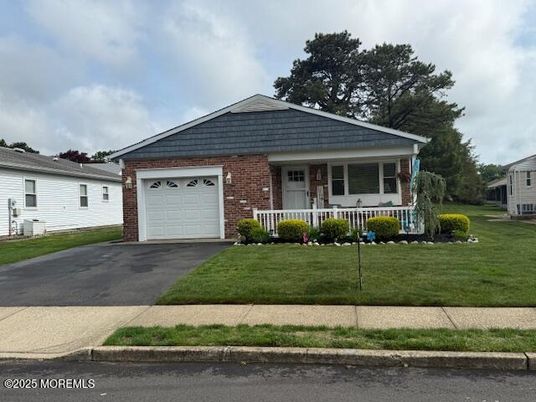 Attached, Exterior, Facade, Brick Facade, Ranch