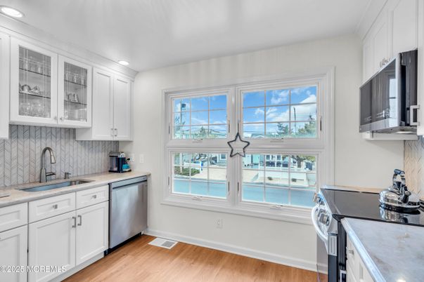 Interior, Kitchen, Recessed Lighting, Water, Wood Texture Flooring