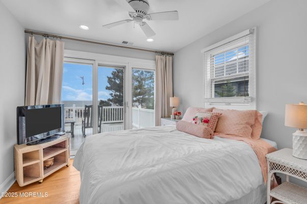 Bedroom, Interior, Recessed Lighting, Water, Wood Texture Flooring