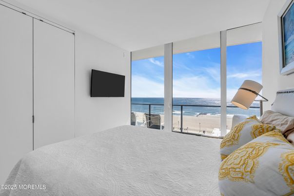 Bedroom, Interior, Water