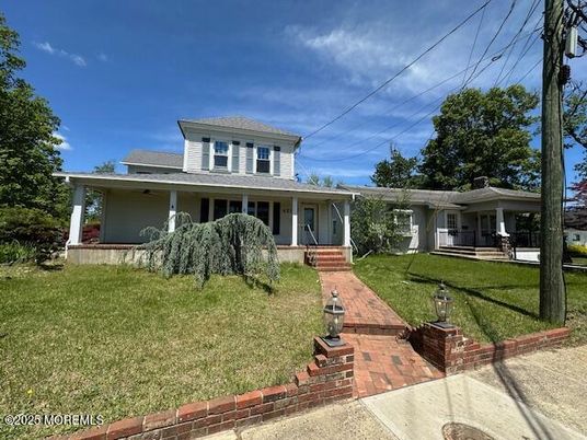 Backyard, Exterior, Facade, American Foursquare