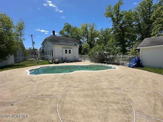 Exterior, Pool